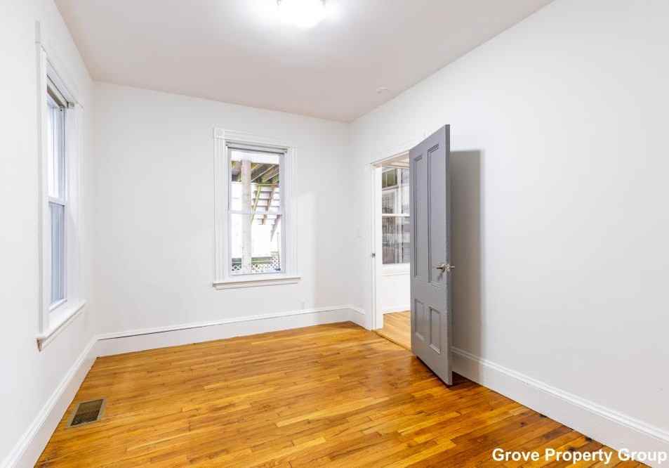 178 L Street - Photo 4 of 10