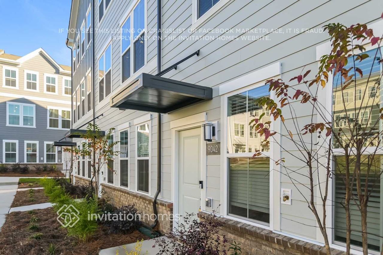 9042 Harvester Ln - Photo 2 of 20