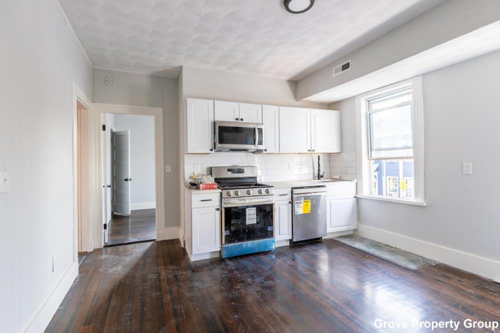 205-207 L Street - Photo 3 of 9