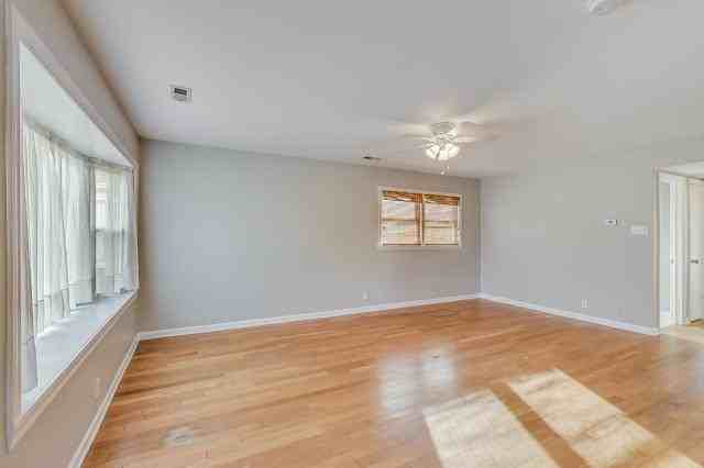 11700 S Troy Dr - Photo 2 of 10