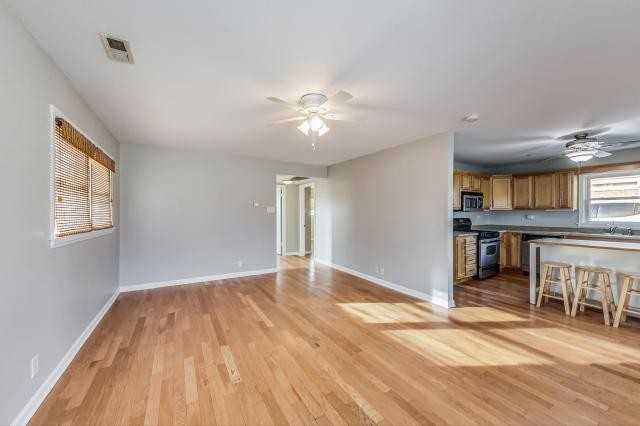 11700 S Troy Dr - Photo 3 of 10