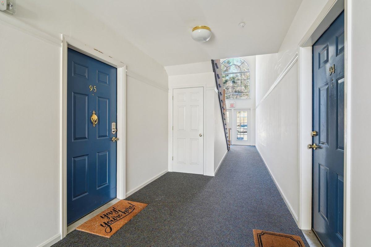 95 Crestview Ln - Photo 2 of 15