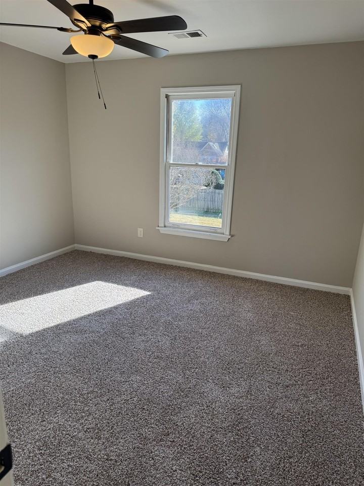 339 Oakleigh Drive - Photo 4 of 15