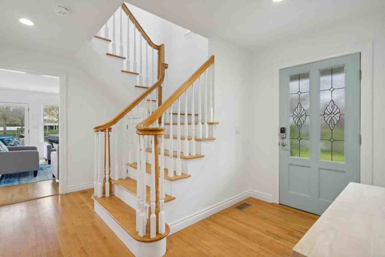 8 Hyler Dr - Photo 3 of 15