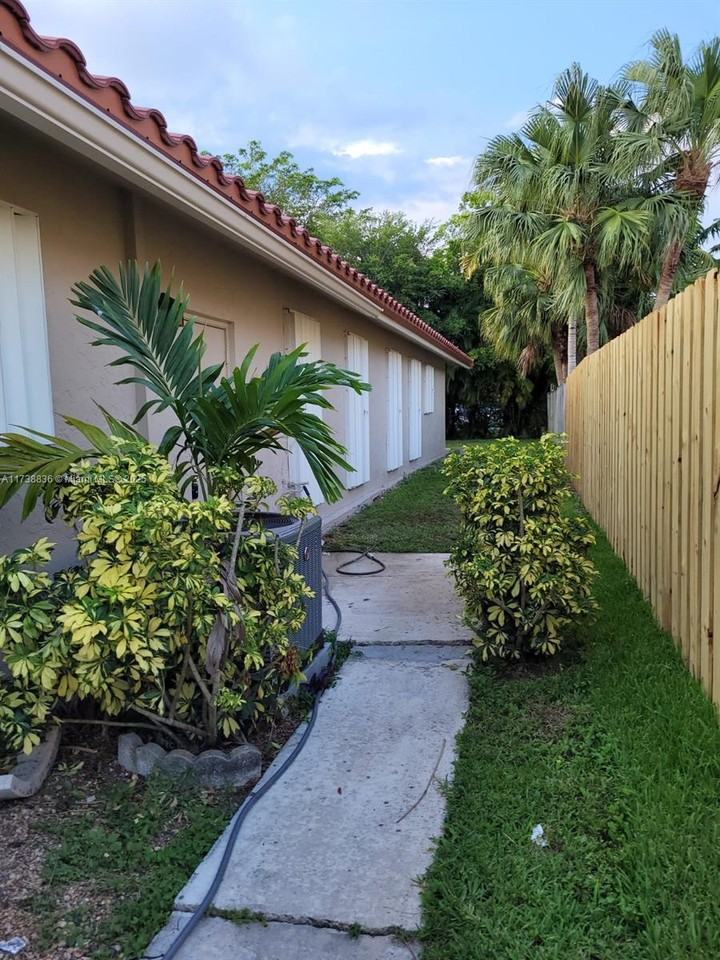9039 Nw 21st Ct - Photo 3 of 8