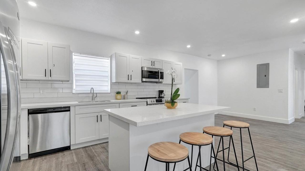 Ne 142nd St - Photo 4 of 30