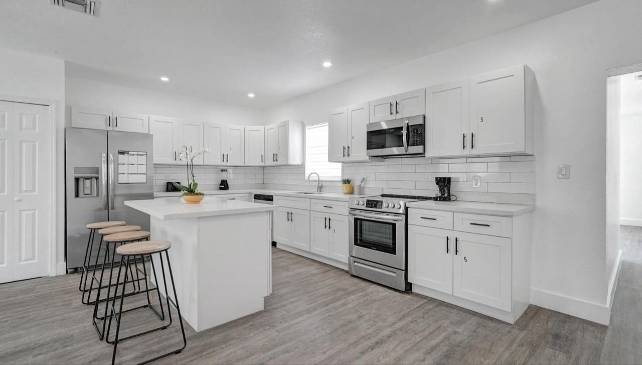 Ne 142nd St - Photo 7 of 30