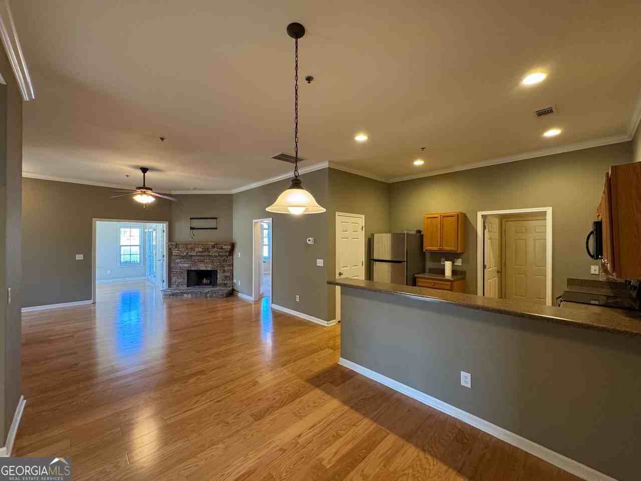 67 Thomaston St - Photo 3 of 18