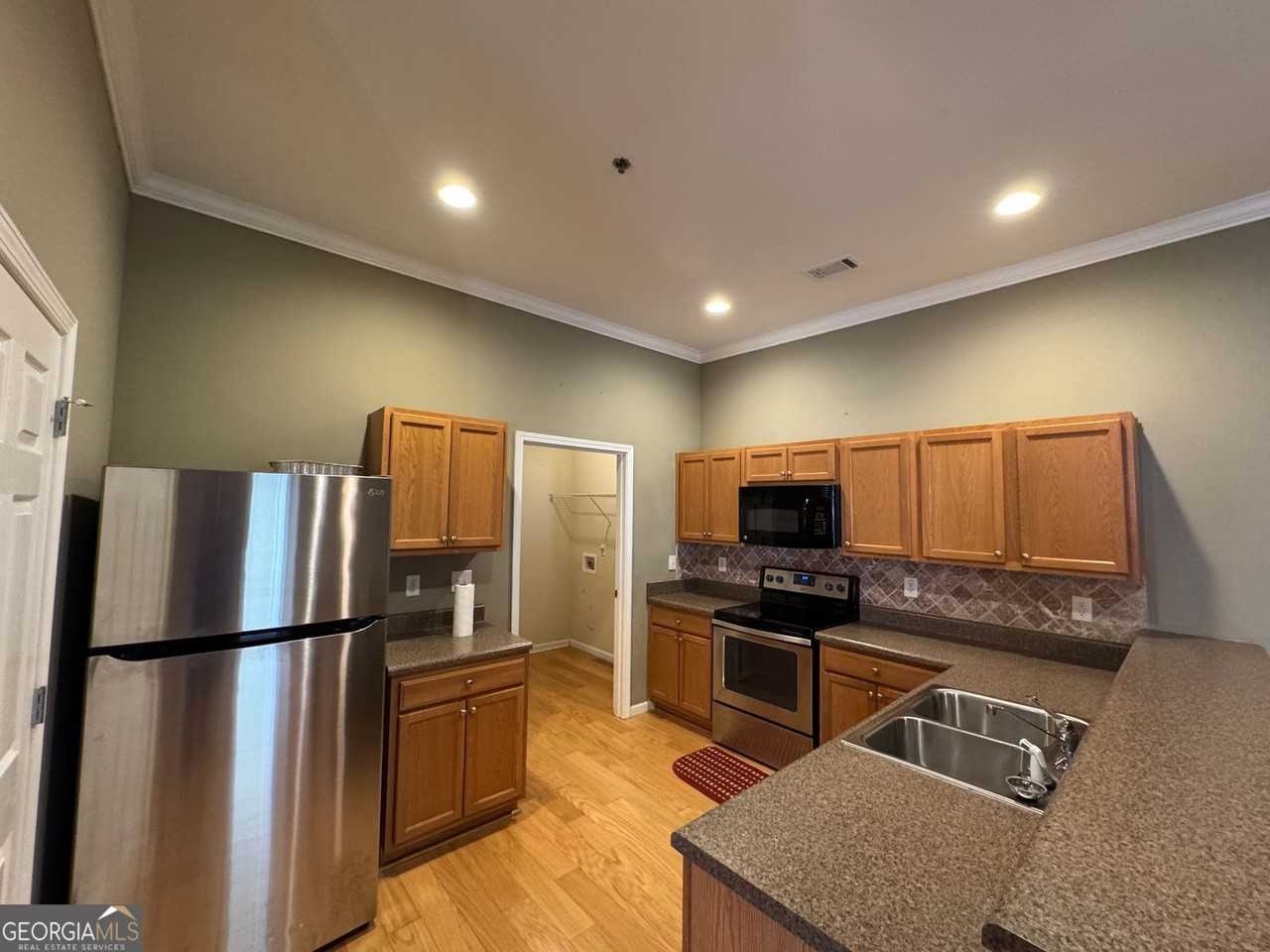 67 Thomaston St - Photo 7 of 18