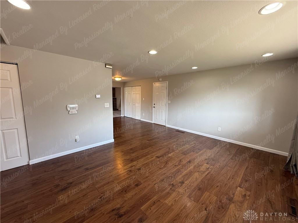 5061 Packard Dr - Photo 4 of 36