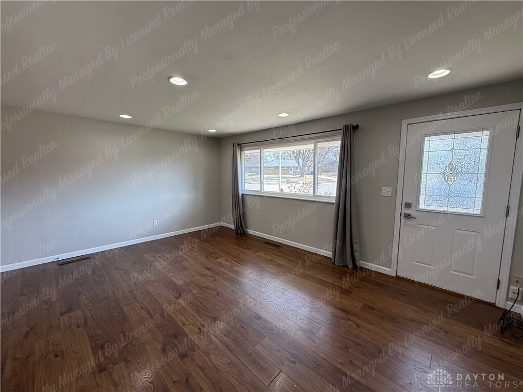 5061 Packard Dr - Photo 5 of 36