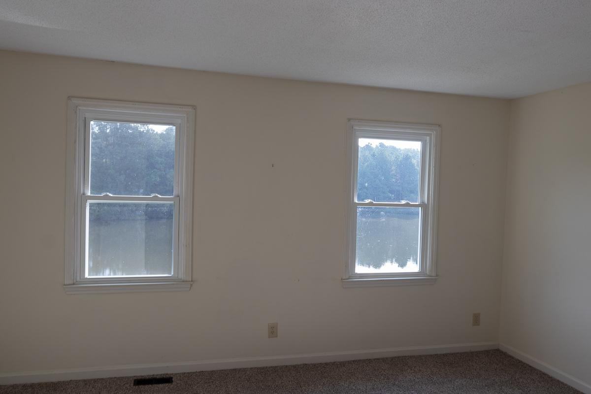 212 Saint Andrews Ln - Photo 4 of 13