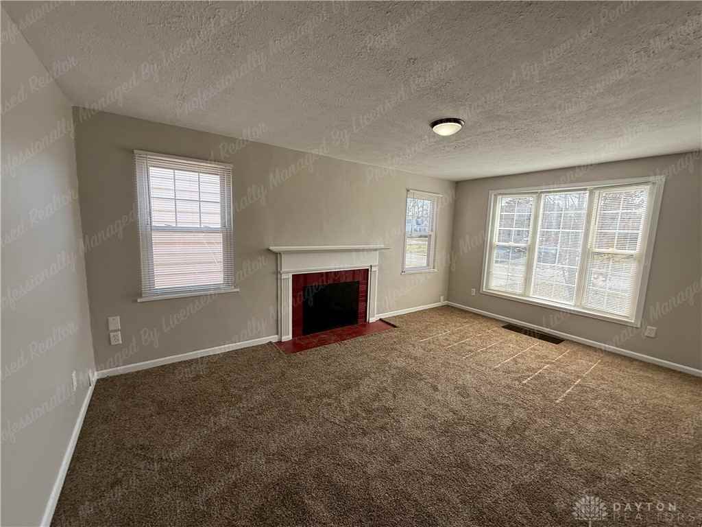 359 Castlewood Ave - Photo 7 of 29