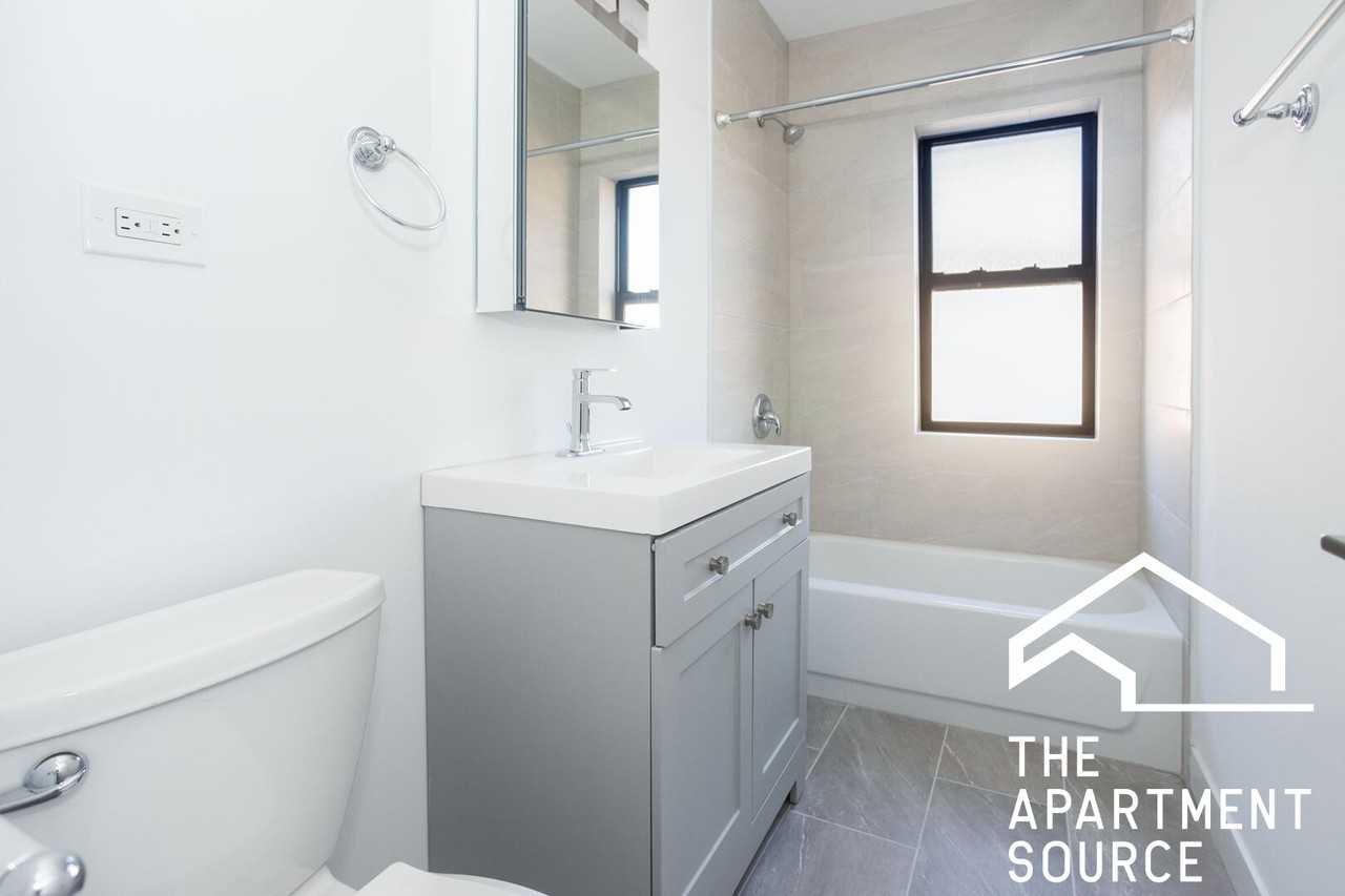 1952 W Wilson Ave #2AA - Photo 4 of 9