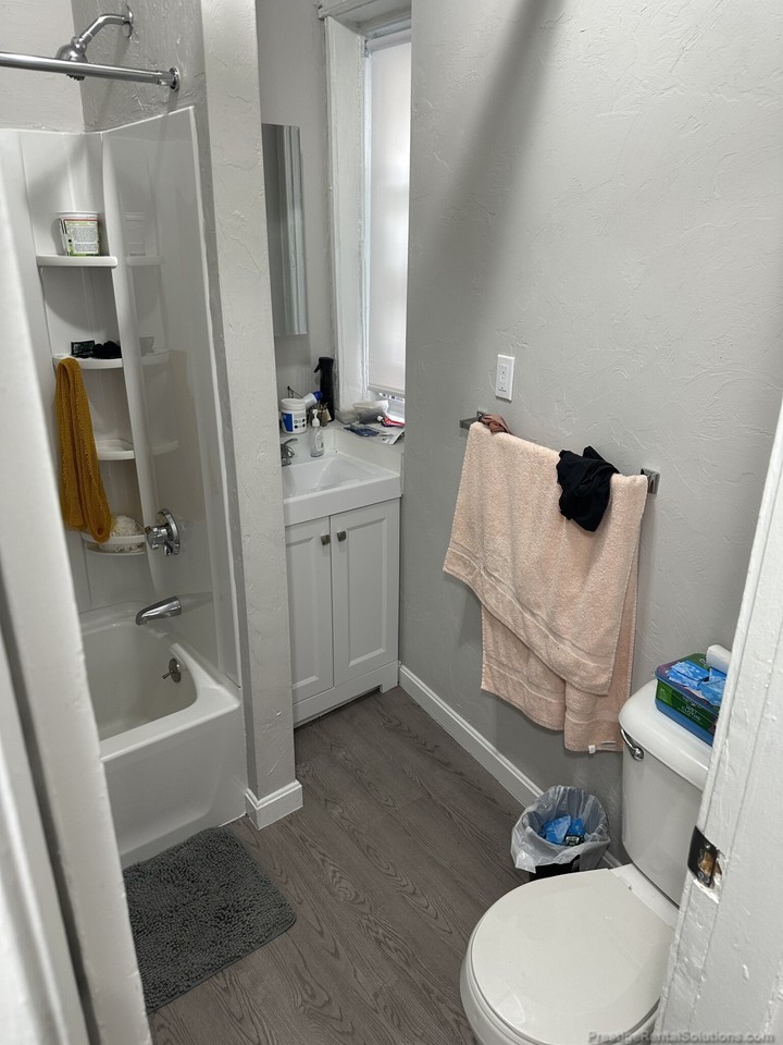 60 Woodstock Ave #1 - Photo 7 of 11