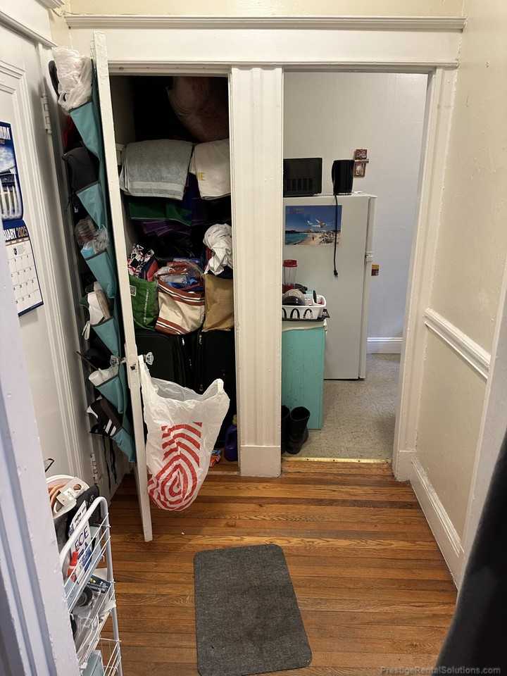 68 Woodstock Ave #10 - Photo 3 of 11