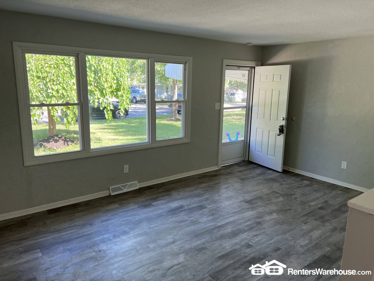 11222 Greenwood Rd - Photo 2 of 19