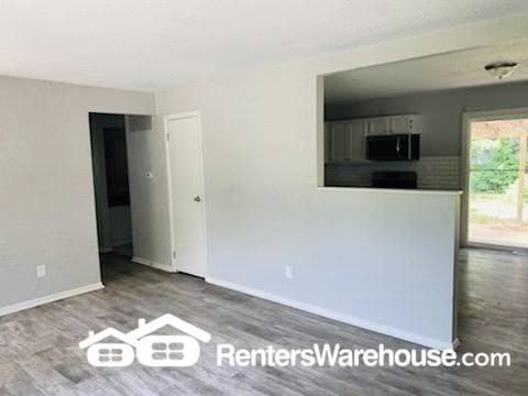 11222 Greenwood Rd - Photo 3 of 19
