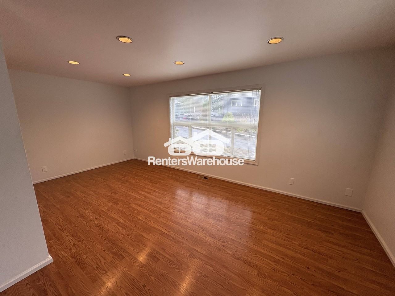8058 Fauntleroy Way Sw - Photo 2 of 9