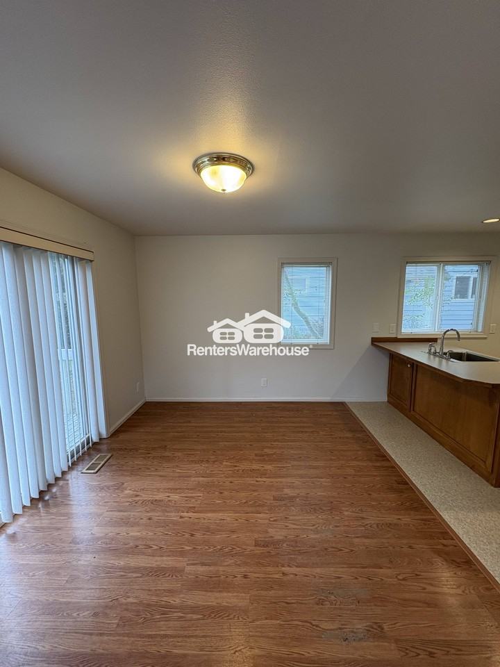 8058 Fauntleroy Way Sw - Photo 3 of 9