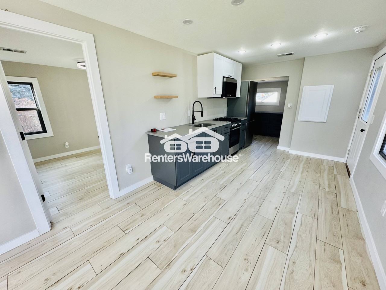 165 Stanley St - Photo 2 of 13