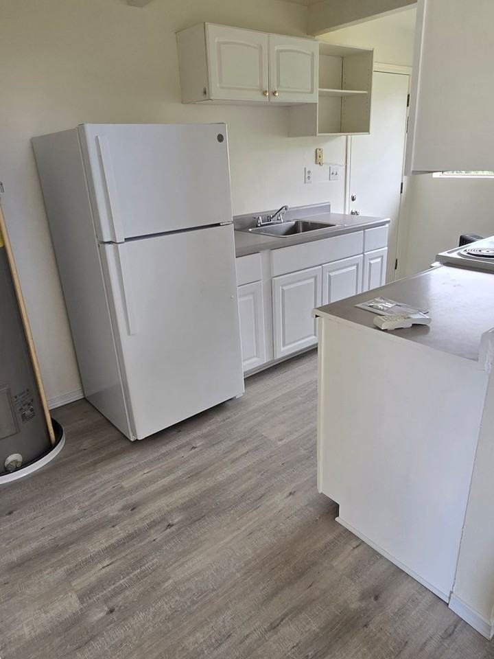 724 Ne Madrone St - Photo 3 of 10