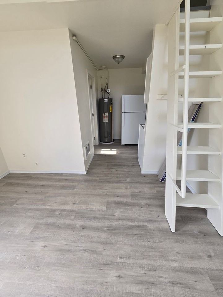 724 Ne Madrone St - Photo 7 of 10