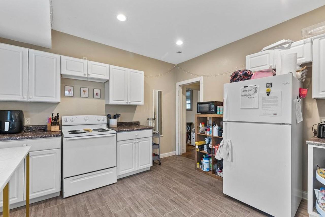 3070 N Hackett Ave - Photo 3 of 14