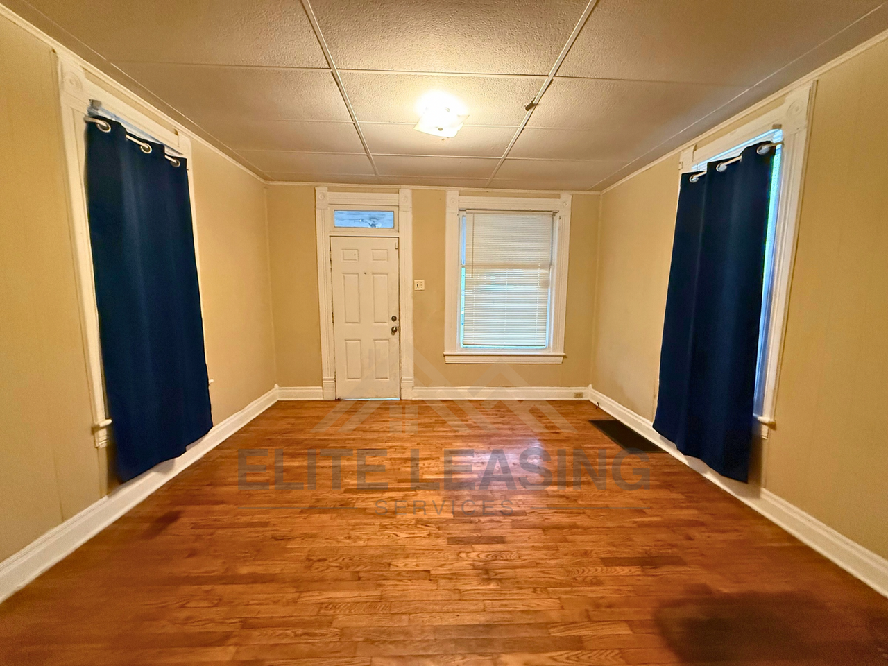 214 Sw Western Ave - Photo 2 of 7