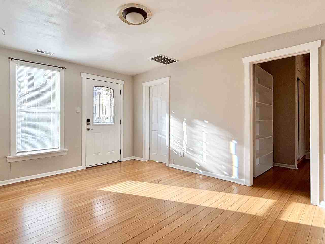 235 S Iowa St - Photo 3 of 26