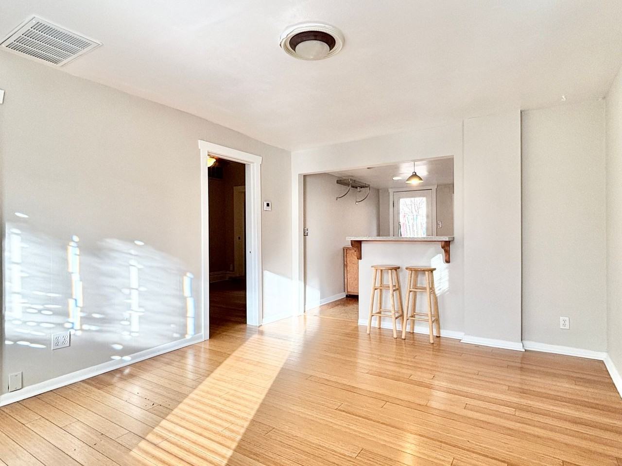 235 S Iowa St - Photo 4 of 26