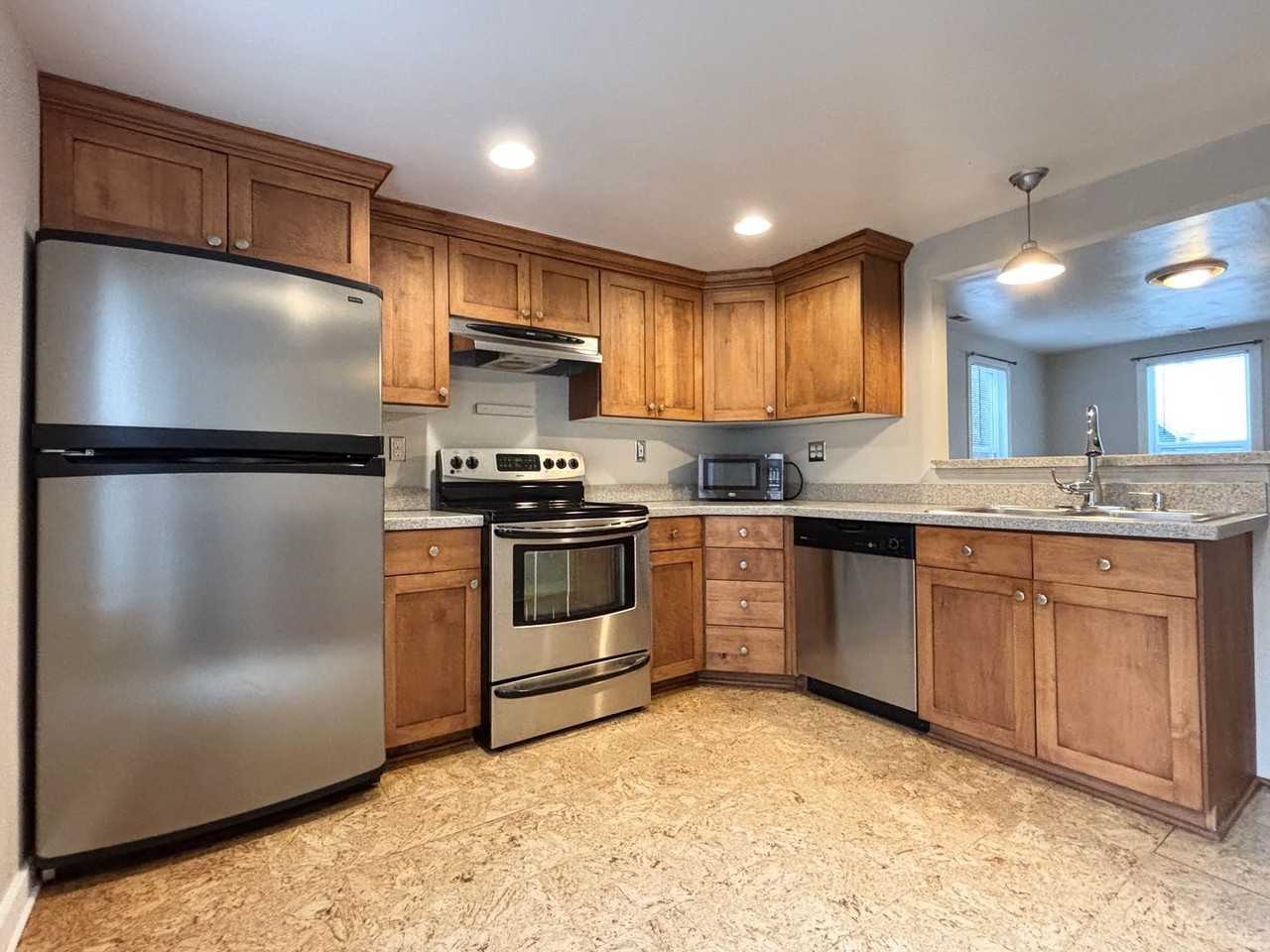 235 S Iowa St - Photo 7 of 26