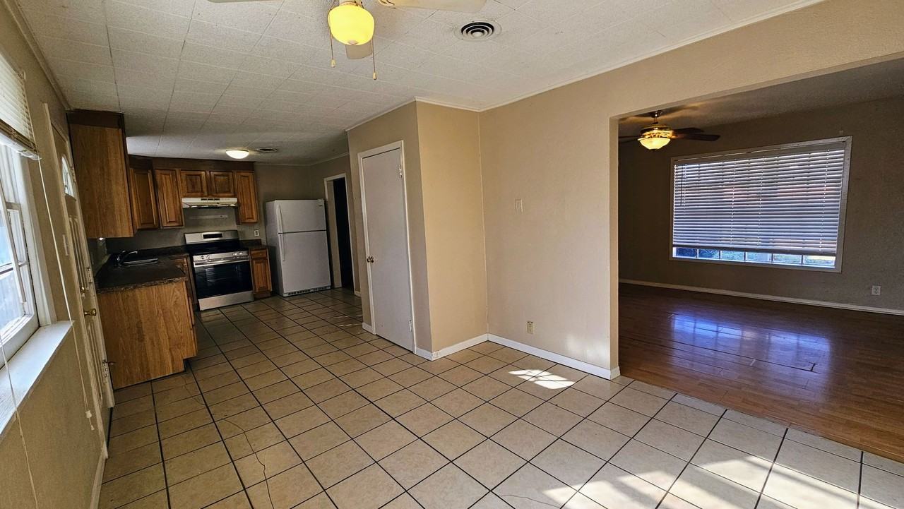 2804 Rosebud Ln - Photo 2 of 20