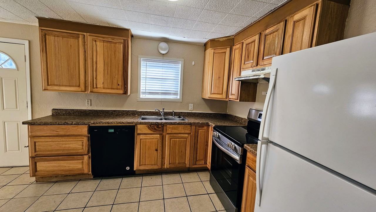 2804 Rosebud Ln - Photo 3 of 20