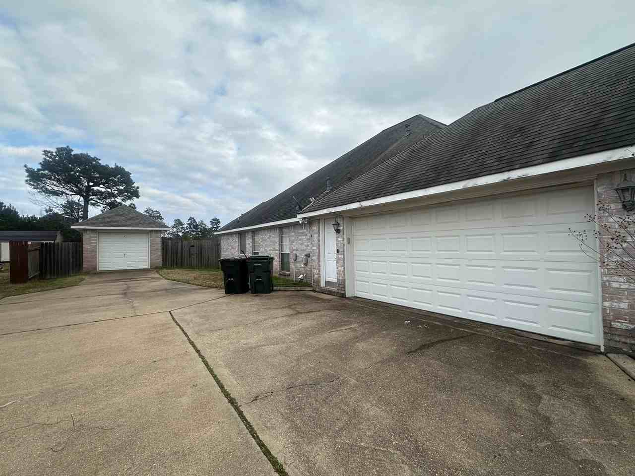 9041 Newcastle Dr - Photo 2 of 22