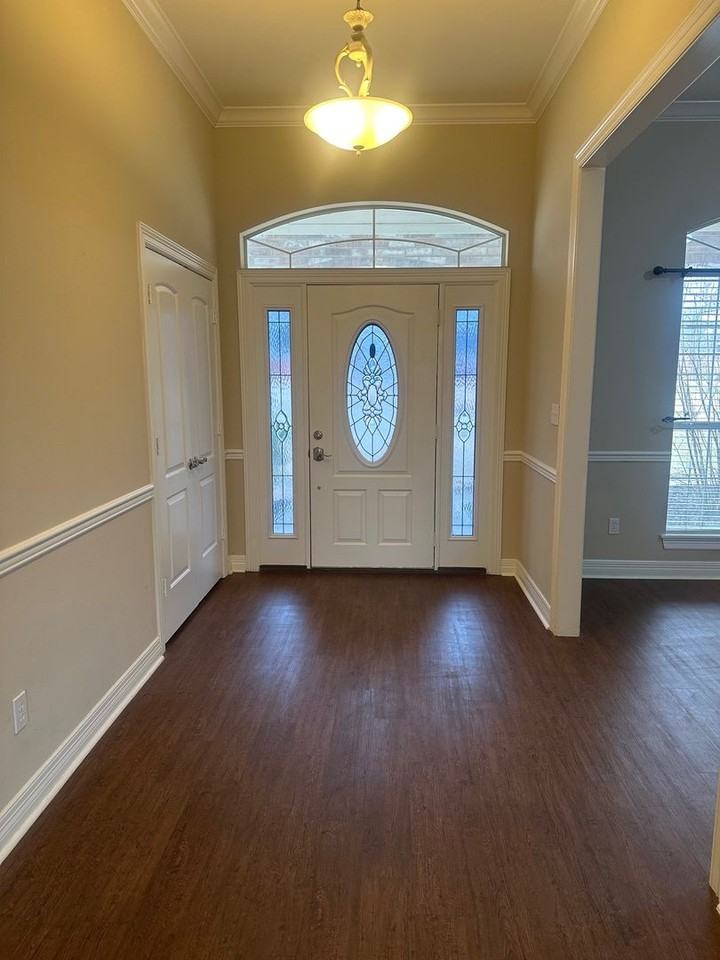 9041 Newcastle Dr - Photo 3 of 22