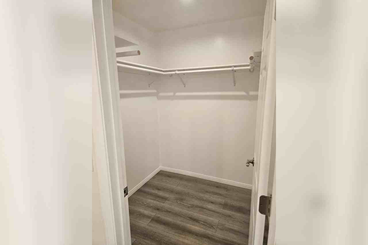 1395 N Hill Ave - Photo 3 of 25