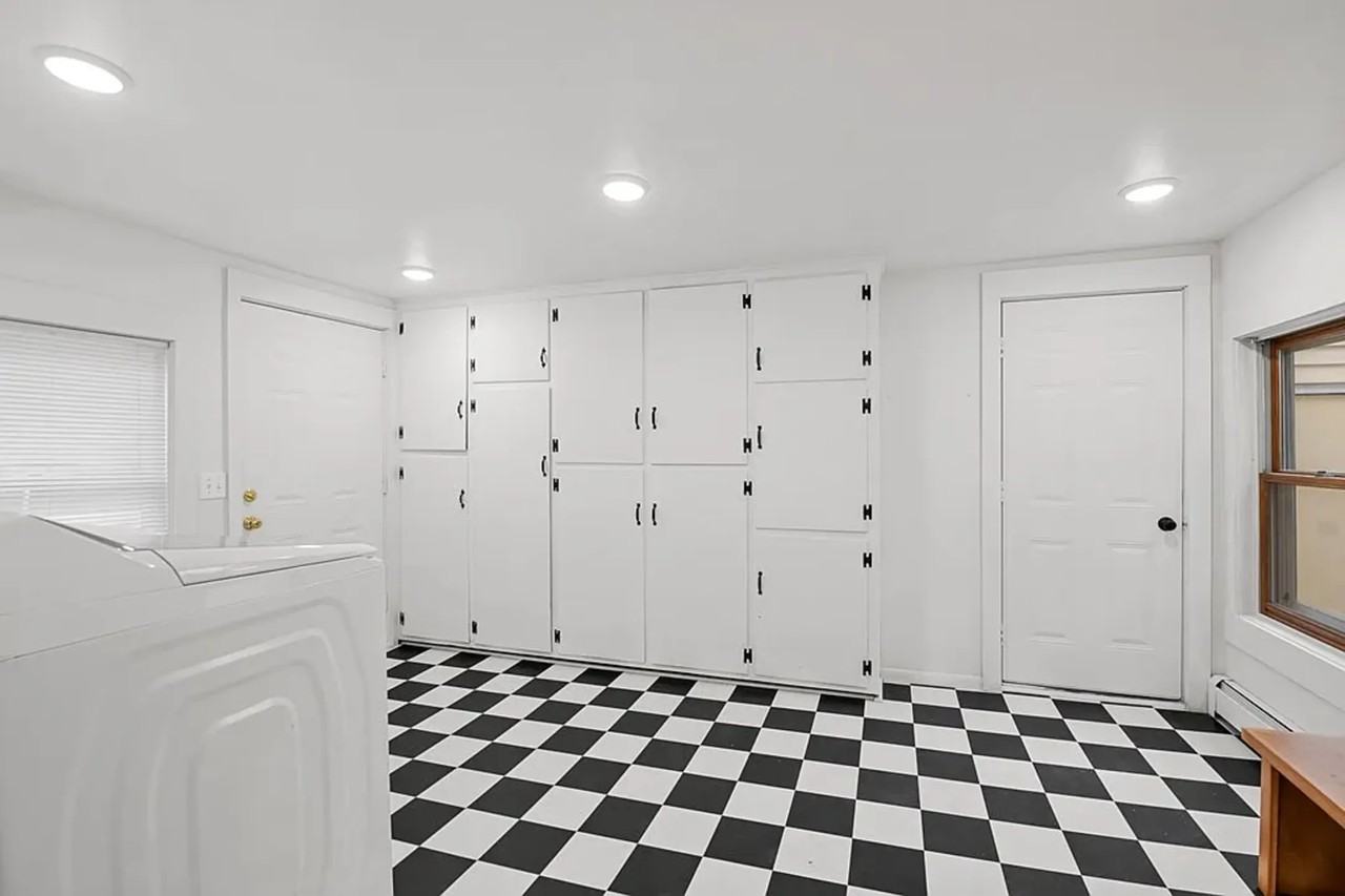 332 Pennsylvania St - Photo 3 of 30