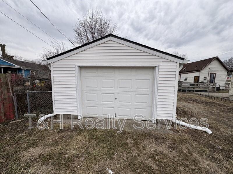 955 N Belmont Ave - Photo 4 of 30