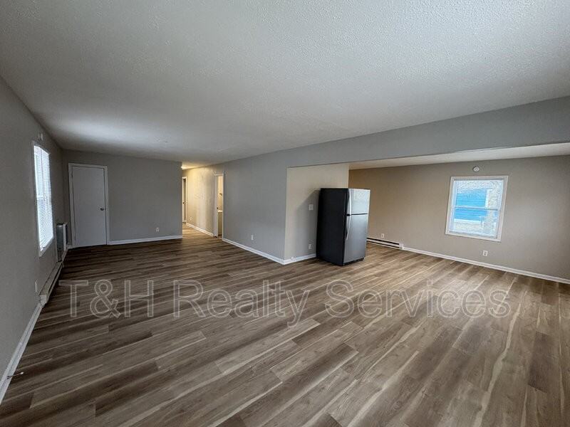 955 N Belmont Ave - Photo 7 of 30