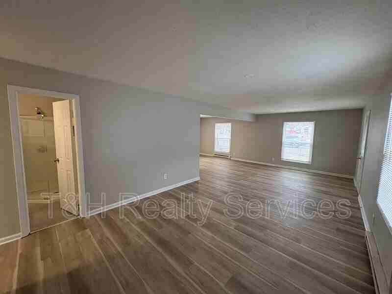 955 N Belmont Ave - Photo 6 of 30