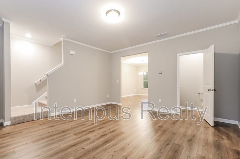 2832 Laurel Ridge Cir - Photo 3 of 19