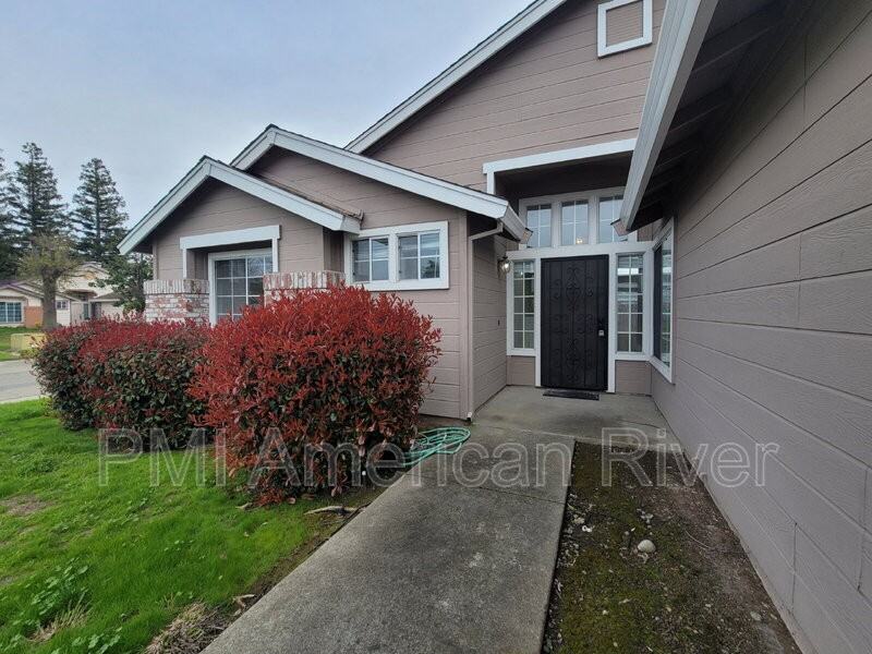 1 Sorbell Ct - Photo 3 of 23