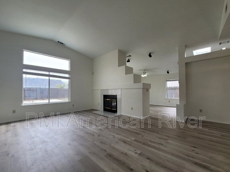 1 Sorbell Ct - Photo 4 of 23