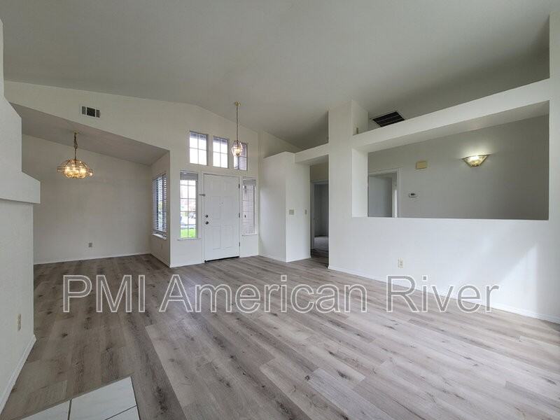 1 Sorbell Ct - Photo 5 of 23