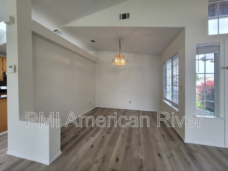 1 Sorbell Ct - Photo 6 of 23