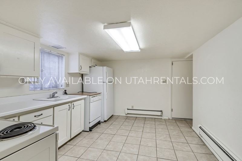 131 E St #2 - Photo 6 of 21