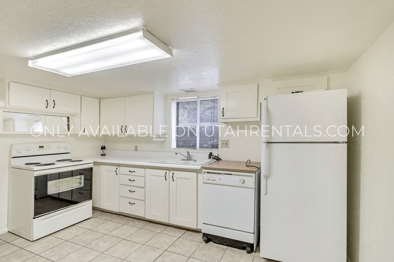 131 E St #2 - Photo 7 of 21