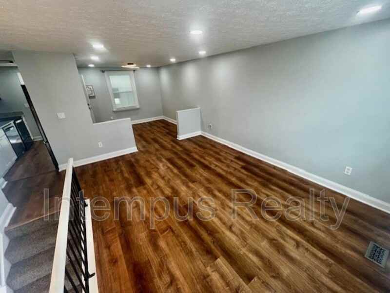 1368 Red Bud Ln - Photo 3 of 20