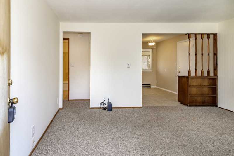 704 4th St Ne - Photo 2 of 31